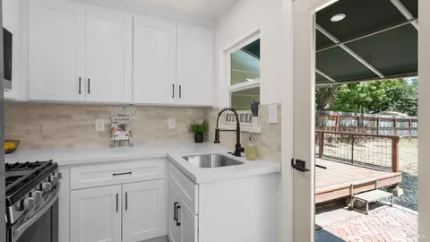 Kitchen - 168 Fairmont Ave, Vallejo, CA 94590 photo 2 of 3