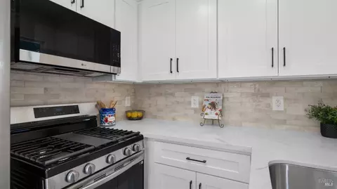 Kitchen - 168 Fairmont Ave, Vallejo, CA 94590 photo 3 of 3