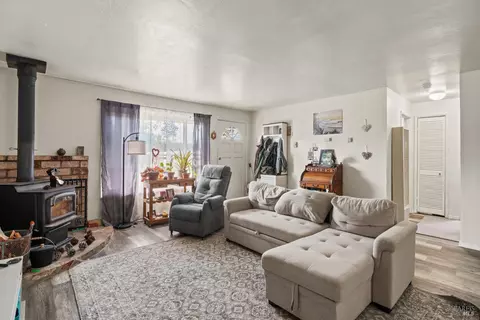 Living - 28060 Poppy Dr, Willits, CA 95490 photo 2 of 4