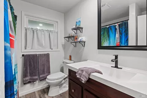 Bath - 28060 Poppy Dr, Willits, CA 95490 photo 1 of 2