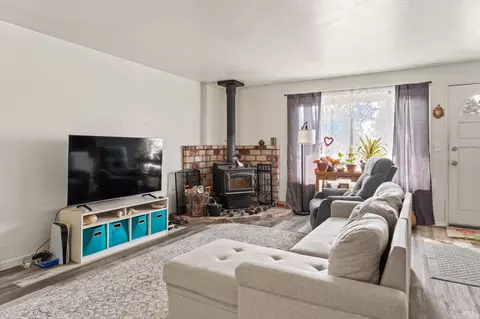 Living - 28060 Poppy Dr, Willits, CA 95490 photo 1 of 4