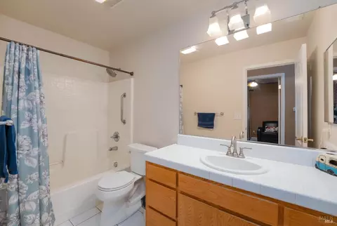 Bath - 485 Briarwood Dr, Ukiah, CA 95482 photo 2 of 2