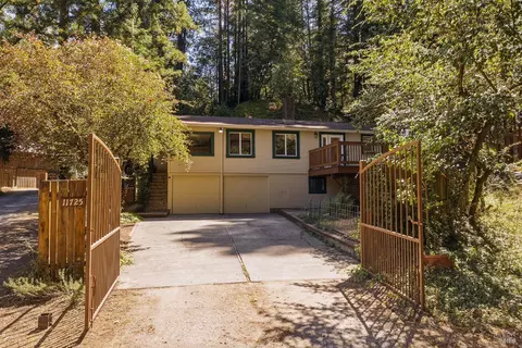11725 Tunstall Dr, Guerneville, CA 95446