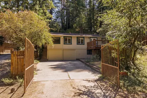 11725 Tunstall Dr, Guerneville, CA 95446