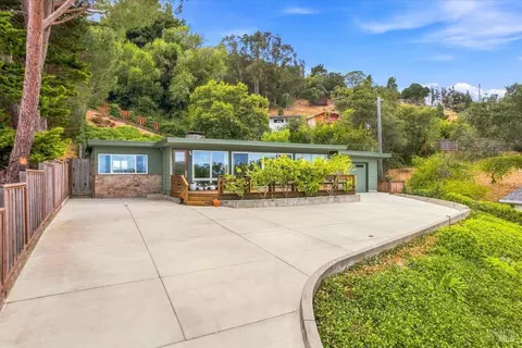 951 Meadowsweet Dr, Corte Madera, CA 94925