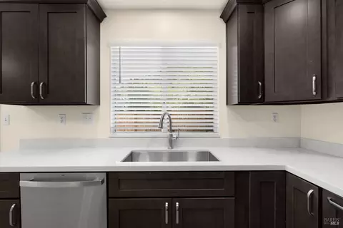 Kitchen - 131 William Cir, Cloverdale, CA 95425 photo 4 of 4