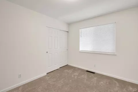 Bedroom - 131 William Cir, Cloverdale, CA 95425 photo 3 of 5