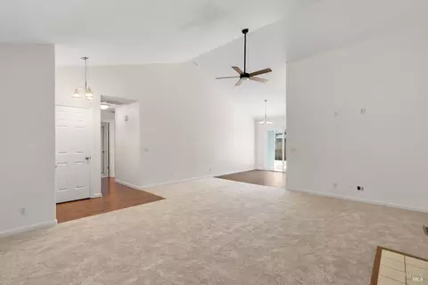 Living - 131 William Cir, Cloverdale, CA 95425 photo 3 of 5