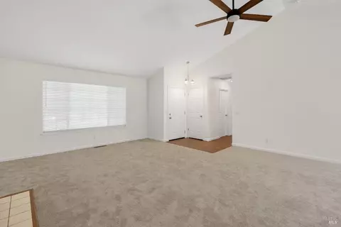 Living - 131 William Cir, Cloverdale, CA 95425 photo 4 of 5