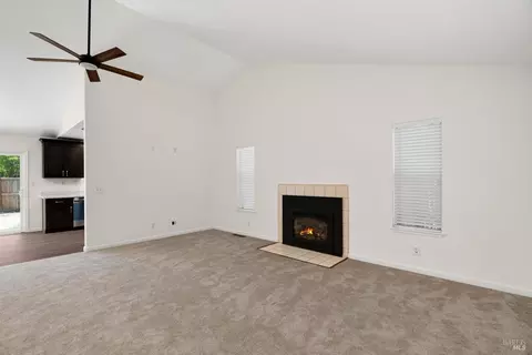 Living - 131 William Cir, Cloverdale, CA 95425 photo 2 of 5