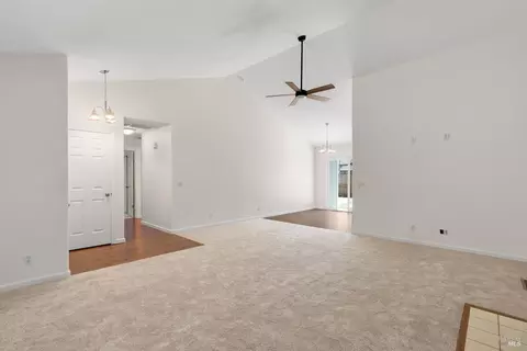 Living - 131 William Cir, Cloverdale, CA 95425 photo 5 of 7