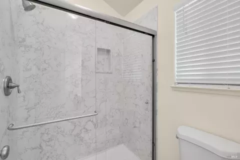 Bath - 131 William Cir, Cloverdale, CA 95425 photo 2 of 3