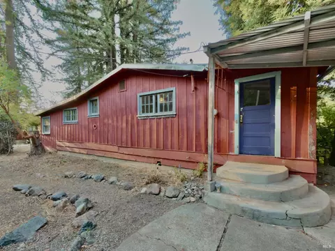 2001 Redwood Dr, Healdsburg, CA 95448