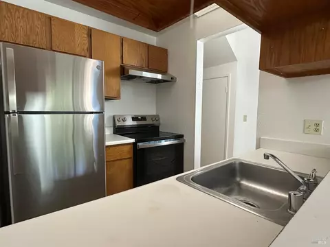 Kitchen - 230 Courtyards E, Windsor, CA 95492 photo 3 of 3
