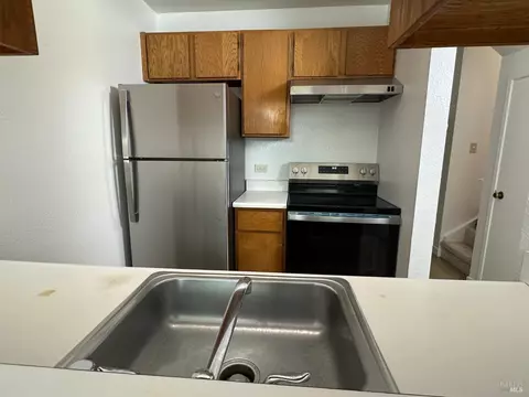 Kitchen - 230 Courtyards E, Windsor, CA 95492 photo 1 of 3