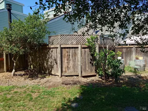 Exterior - 230 Courtyards E, Windsor, CA 95492 photo 6 of 9
