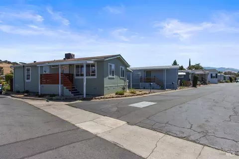 77 Donald Ln, Concord, CA 94518 photo 3
