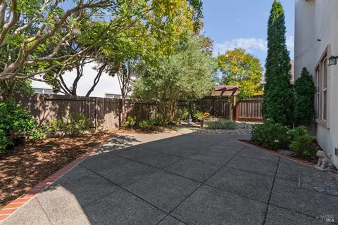 Exterior - 1361 Birdie Dr, Windsor, CA 95492 photo 2 of 7