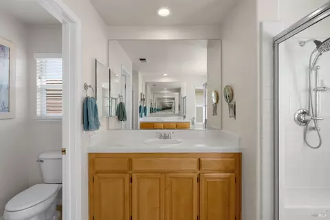 Bath - 1361 Birdie Dr, Windsor, CA 95492 photo 3 of 7