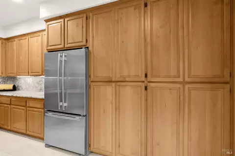 Kitchen - 1361 Birdie Dr, Windsor, CA 95492 photo 3 of 6