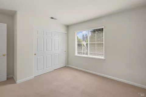 Bedroom - 1361 Birdie Dr, Windsor, CA 95492 photo 6 of 9