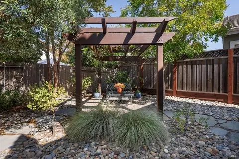 Exterior - 1361 Birdie Dr, Windsor, CA 95492 photo 4 of 7