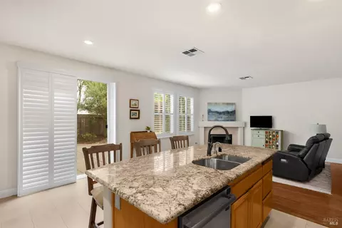 Kitchen - 1361 Birdie Dr, Windsor, CA 95492 photo 5 of 6
