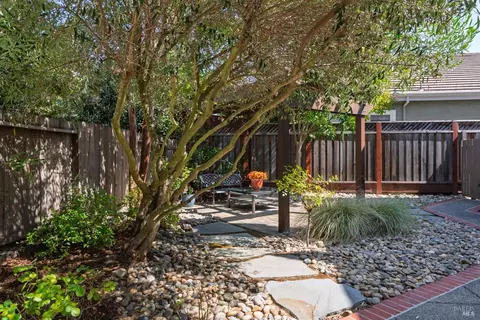 Exterior - 1361 Birdie Dr, Windsor, CA 95492 photo 3 of 7