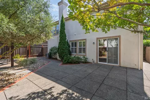 Exterior - 1361 Birdie Dr, Windsor, CA 95492 photo 6 of 7
