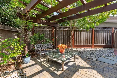 Exterior - 1361 Birdie Dr, Windsor, CA 95492 photo 5 of 7