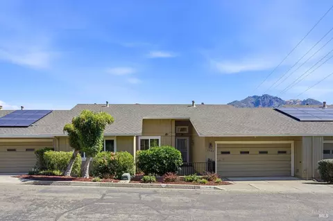 7103 Overlook Dr, Santa Rosa, CA 95409