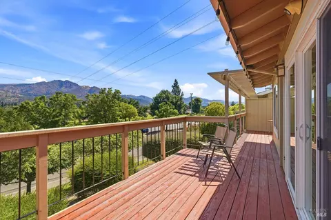 7103 Overlook Dr, Santa Rosa, CA 95409