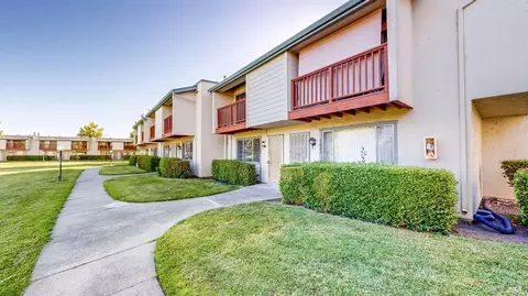 1041 Golf Course Dr, Rohnert Park, CA 94928