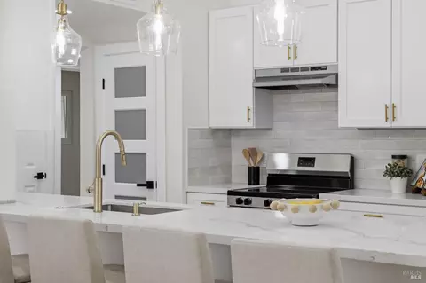 Kitchen - 855 Meadowlark Dr, Fairfield, CA 94533 photo 6 of 7