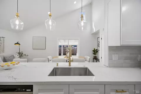 Kitchen - 855 Meadowlark Dr, Fairfield, CA 94533 photo 3 of 7