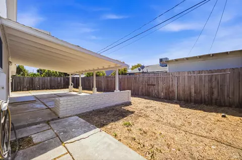 Exterior - 855 Meadowlark Dr, Fairfield, CA 94533 photo 4 of 7