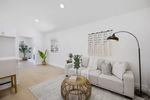 Living - 855 Meadowlark Dr, Fairfield, CA 94533 photo 3 of 3