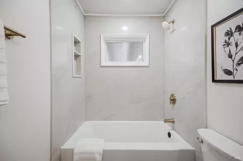 Bath - 855 Meadowlark Dr, Fairfield, CA 94533 photo 3 of 10