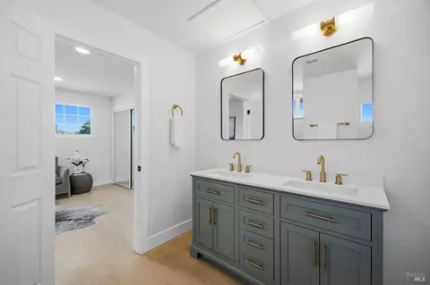 Bath - 855 Meadowlark Dr, Fairfield, CA 94533 photo 5 of 10