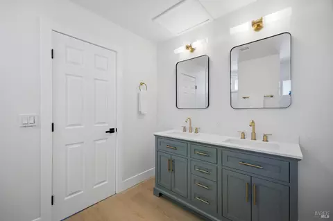 Bath - 855 Meadowlark Dr, Fairfield, CA 94533 photo 6 of 10