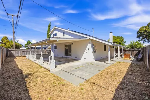 Exterior - 855 Meadowlark Dr, Fairfield, CA 94533 photo 5 of 7