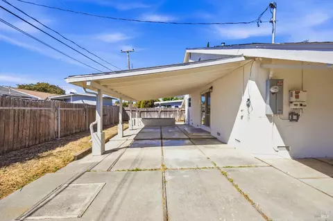 Exterior - 855 Meadowlark Dr, Fairfield, CA 94533 photo 6 of 7