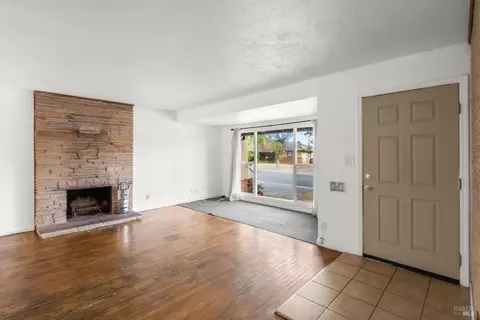 Living - 2446 Helen Ave, Vallejo, CA 94591 photo 3 of 5