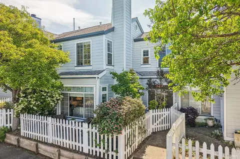 Exterior - 326 Commodore Dr, Richmond, CA 94804 photo 6 of 9