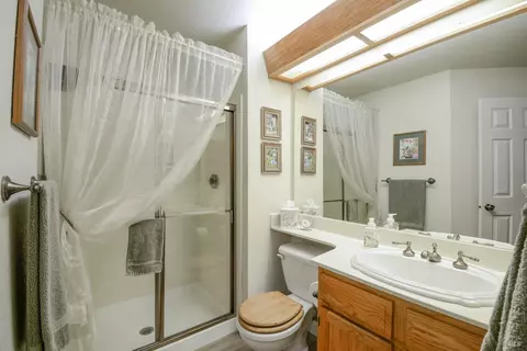Bath - 168 Breezewalk Dr, Vallejo, CA 94591 photo 1 of 4