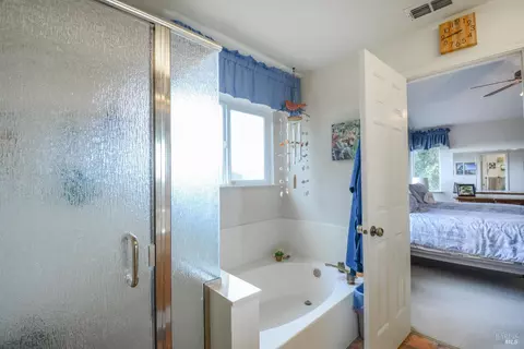 Bath - 168 Breezewalk Dr, Vallejo, CA 94591 photo 3 of 4