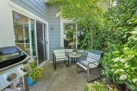 Exterior - 168 Breezewalk Dr, Vallejo, CA 94591 photo 9 of 12