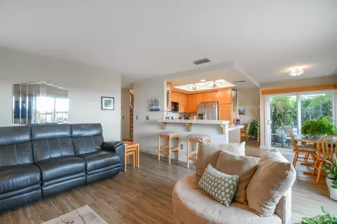 Living - 168 Breezewalk Dr, Vallejo, CA 94591 photo 3 of 6