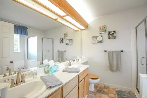 Bath - 168 Breezewalk Dr, Vallejo, CA 94591 photo 2 of 4