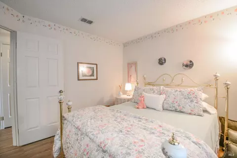 Bedroom - 168 Breezewalk Dr, Vallejo, CA 94591 photo 2 of 8